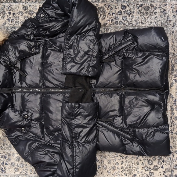S13 NYC Down Glossy Puffer Jacket w/ Faux Fur Trim in Black Thumbhole - Picture 2 of 7